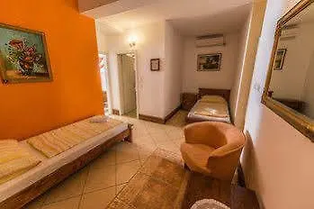 House Pater 3*